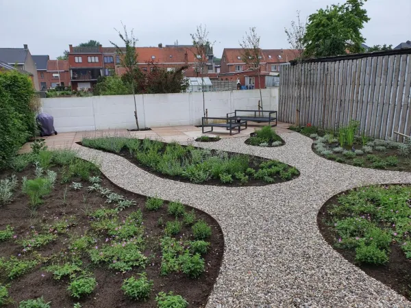 Een natuurtuin kan ook strak zijn
